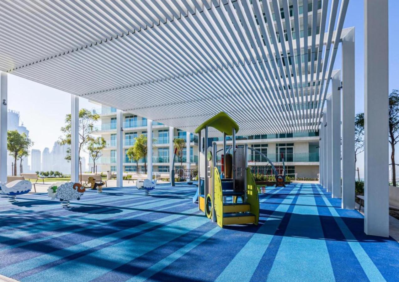 Ultra Luxury Emaar Beachfront - Private Beach And Pool Dubai Exteriör bild