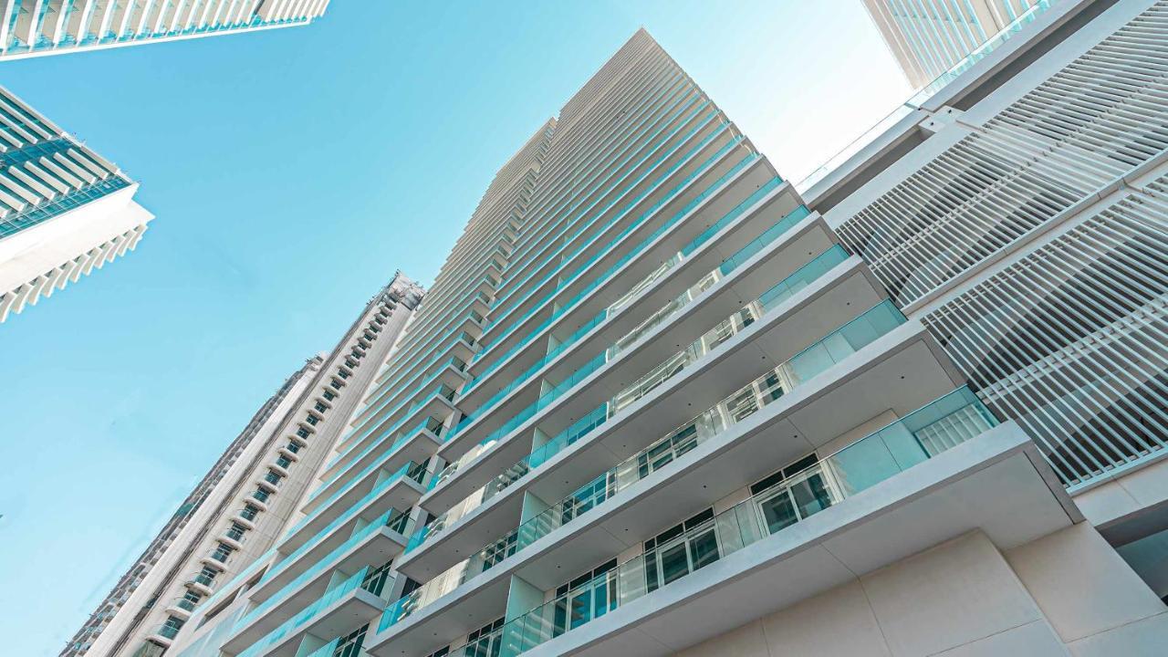 Ultra Luxury Emaar Beachfront - Private Beach And Pool Dubai Exteriör bild
