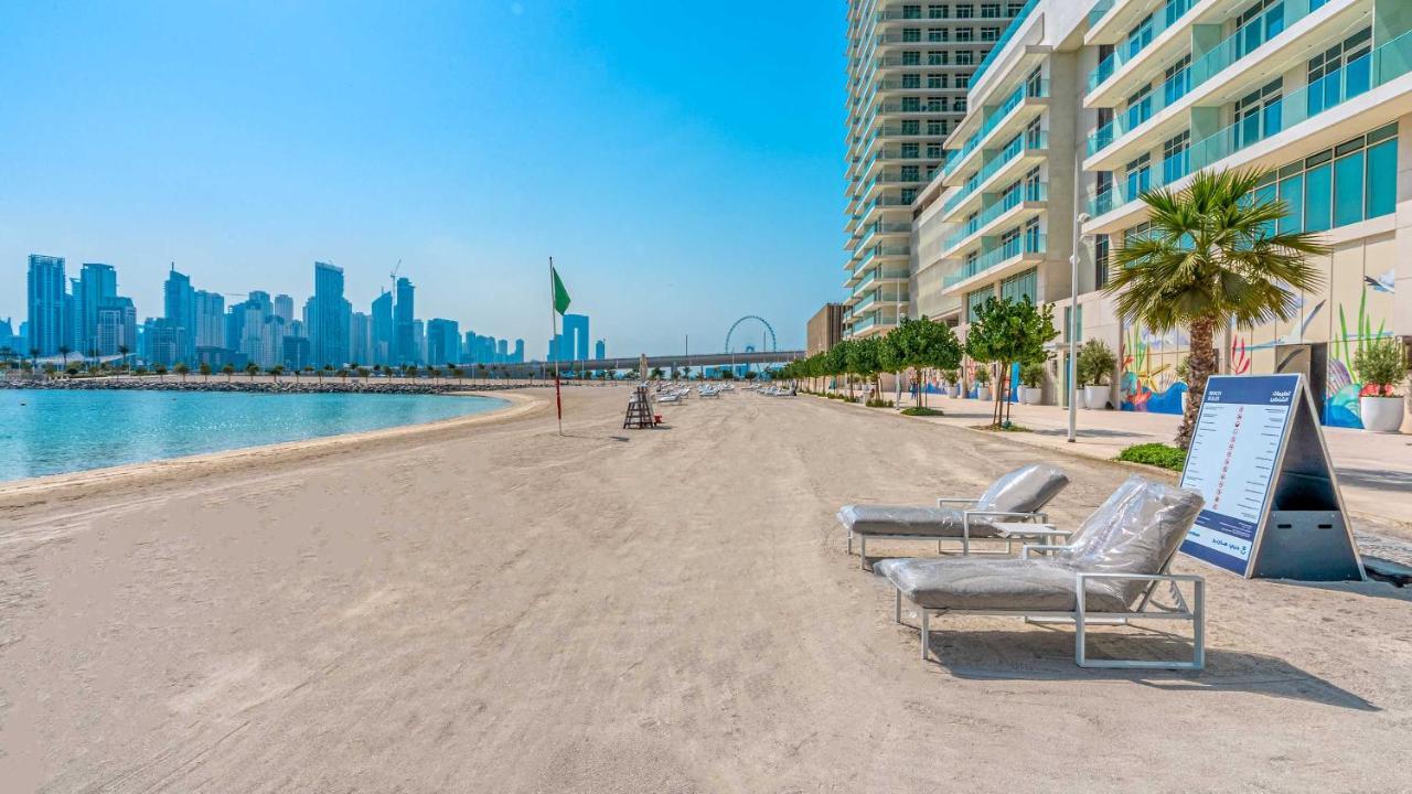 Ultra Luxury Emaar Beachfront - Private Beach And Pool Dubai Exteriör bild