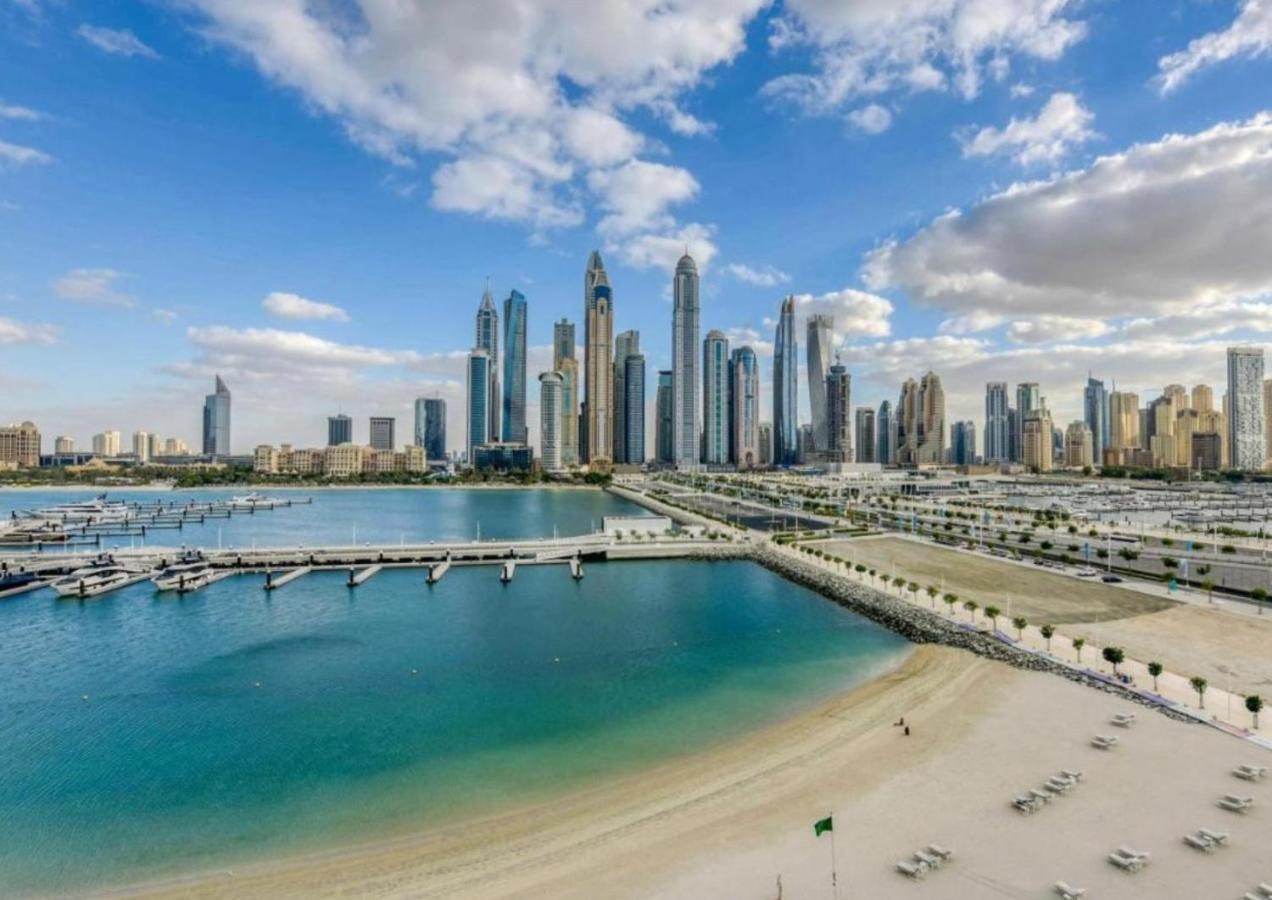 Ultra Luxury Emaar Beachfront - Private Beach And Pool Dubai Exteriör bild