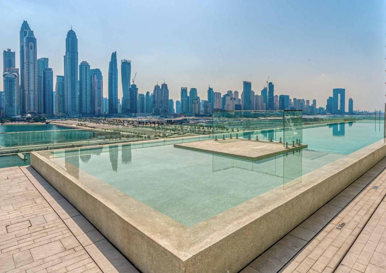 Ultra Luxury Emaar Beachfront - Private Beach And Pool Dubai Exteriör bild