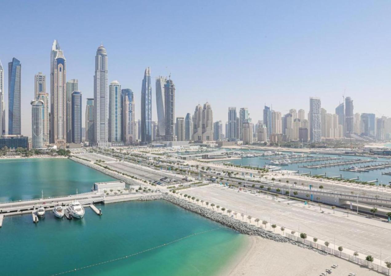 Ultra Luxury Emaar Beachfront - Private Beach And Pool Dubai Exteriör bild